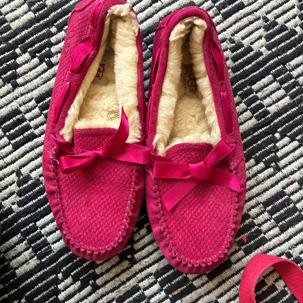 UGG Women's Fuchsia Slippers with Bow